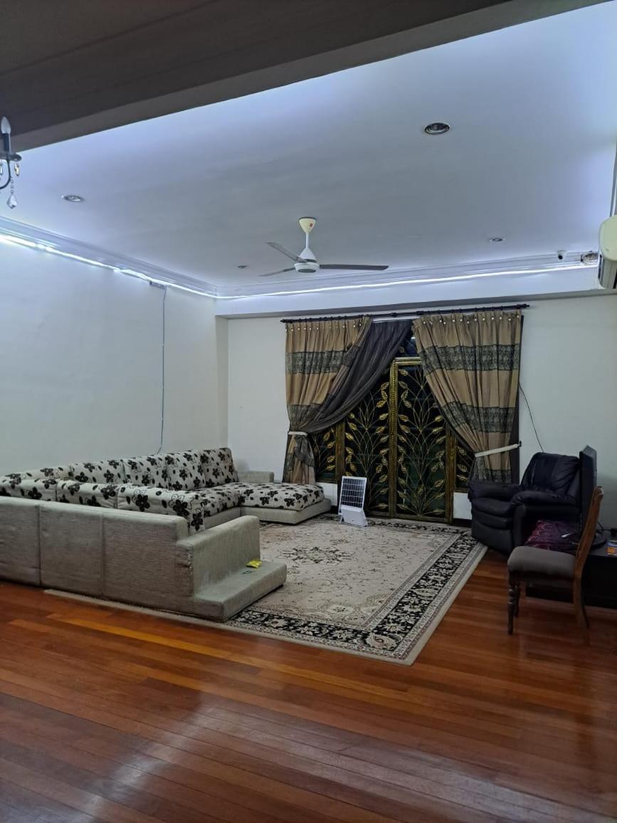Villa Shamir Sepang Exterior photo